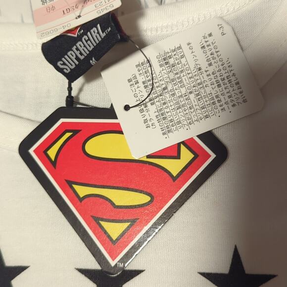 Rare DC Comics White Supergirl Logo Black Stars Stripes Crop T-shirt Medium - Picture 3 of 7